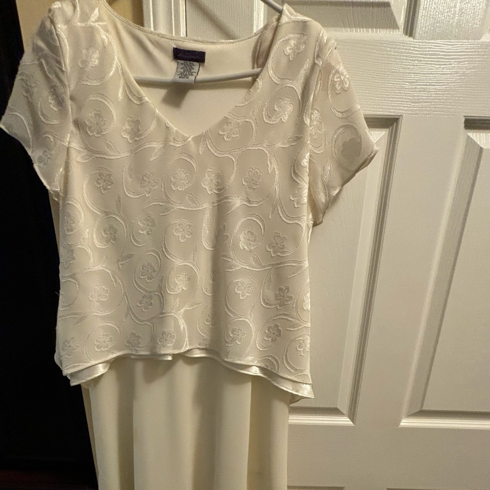 Metaphor 1 pc polyester dress. Only worn once for my daughter's wedding.